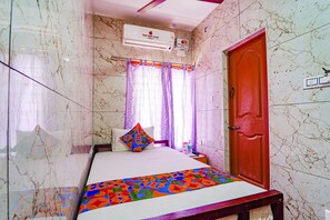 Standard Room | Egyptian cotton sheets, premium bedding, in-room safe, desk