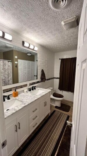 Shower, towels