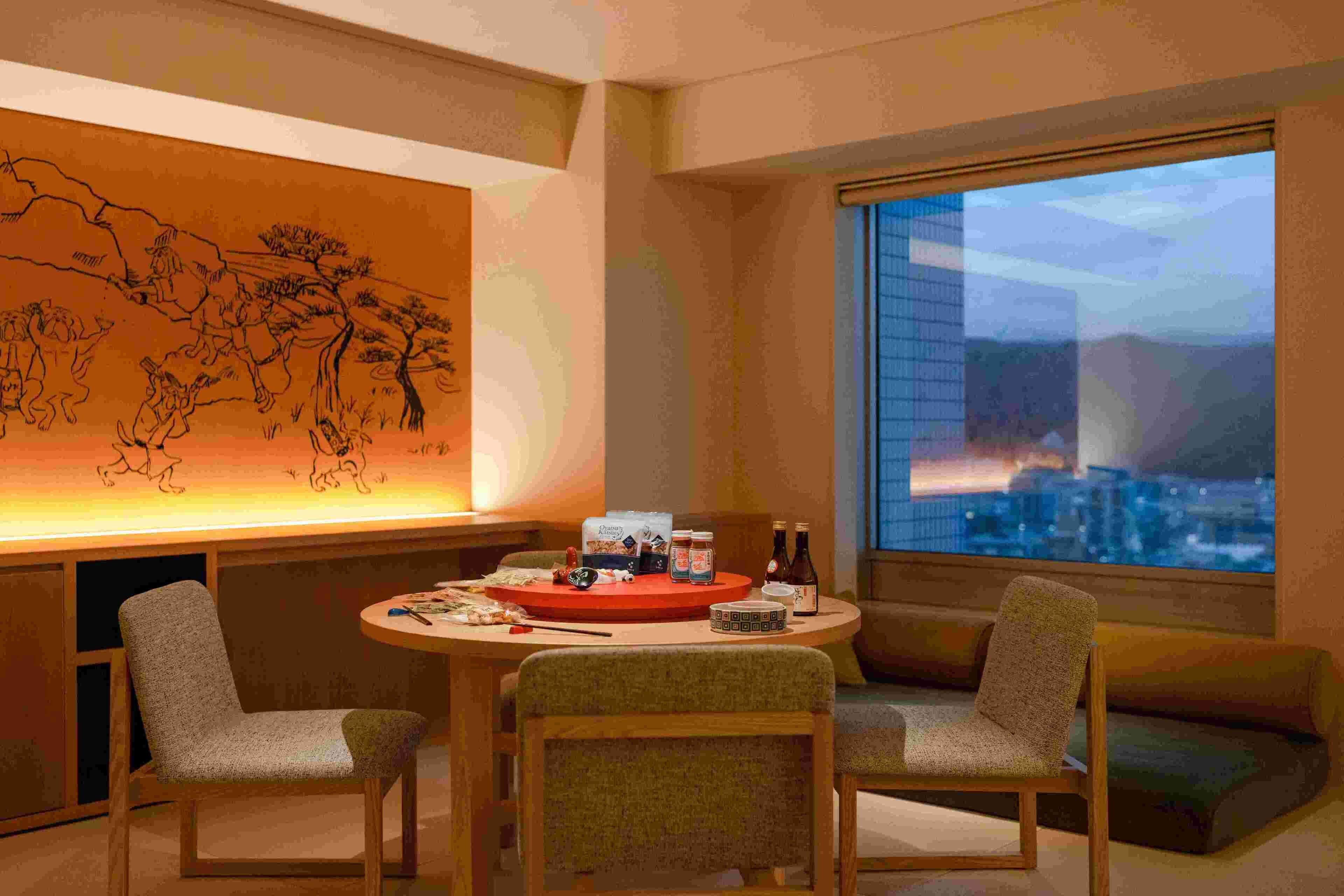 Signature Room, 3 Bedrooms, Non Smoking, City View | In-room safe, desk, laptop workspace, blackout drapes