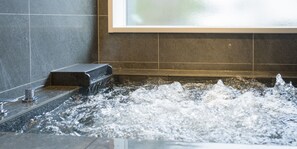 Deep soaking bathtub - Rakuten STAY VILLA Yatsugatake (Hokuto)