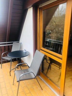 Outdoor dining - Black Forest Home near Europapark Rust Superior Apartment (Gengenbach)