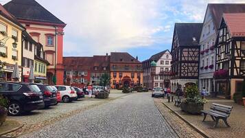 Parkplätze auf dem Gelände