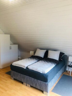 2 bedrooms, iron/ironing board, travel cot, free WiFi - Black Forest Home near Europapark Rust Superior Apartment (Gengenbach)