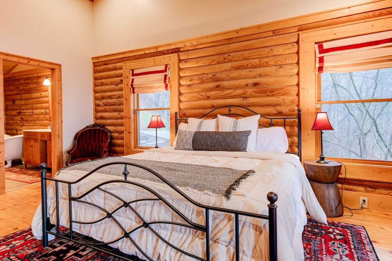 5 Schlafzimmer, Schreibtisch, Bügeleisen/Bügelbrett, Reisekinderbett