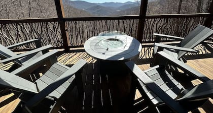 Amazing Mountain Views ~ Black Mnt~ Asheville Cabin Hot Tub