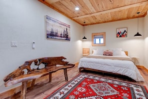 5 habitaciones, escritorio y tabla de planchar con plancha 