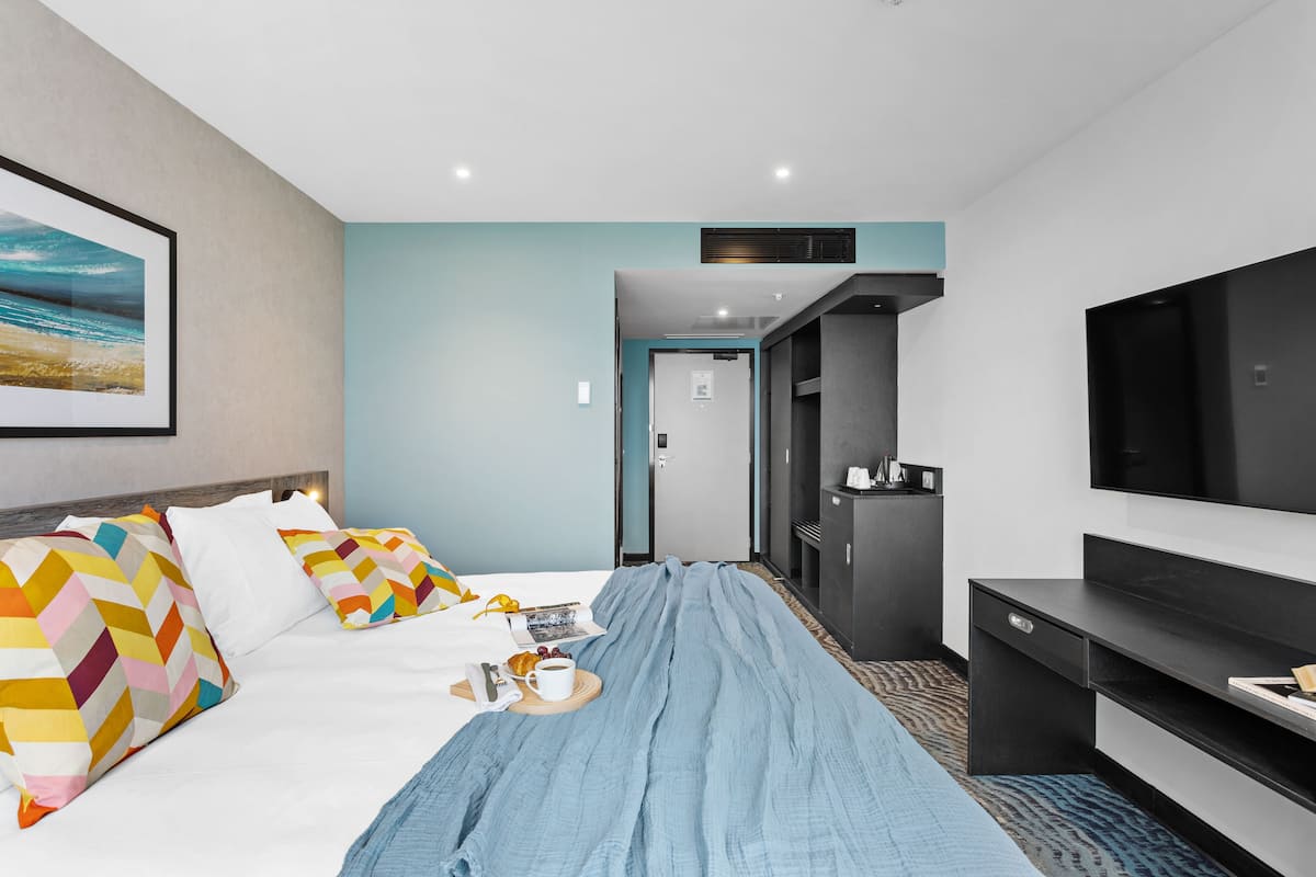 Premium Room, 1 Double Bed | Desk, laptop workspace, iron/ironing board, free WiFi