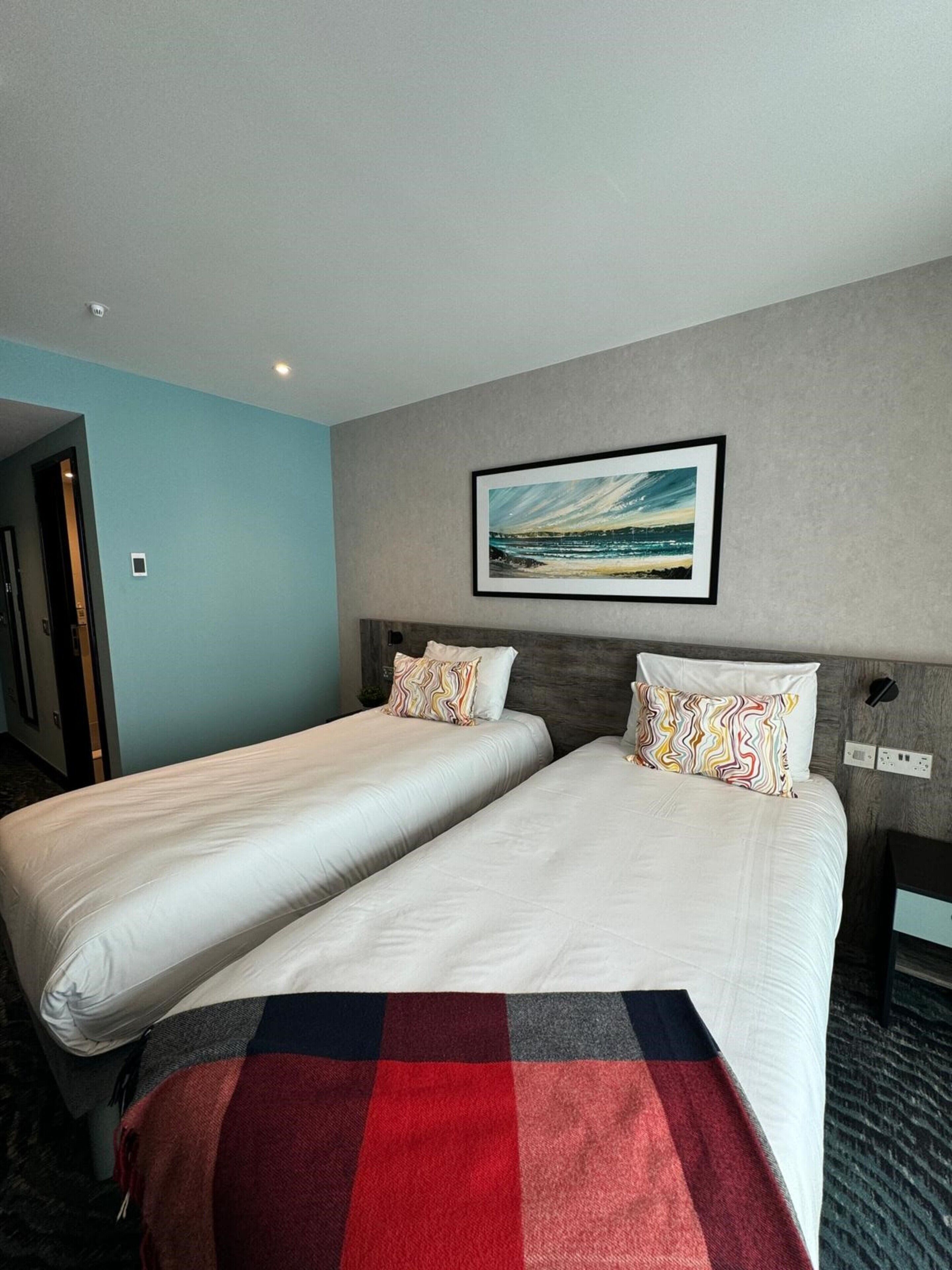 Standard Room, 2 Twin Beds | Desk, laptop workspace, soundproofing, iron/ironing board