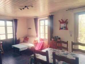 Interior - Cottage on the farm with stunning views (Colombier-le-Vieux)