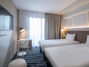Habitación estándar, 2 camas individuales, balcón | Ropa de cama de alta calidad y caja de seguridad en la habitación