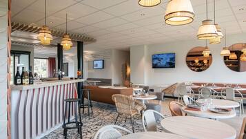 Desayuno buffet (EUR 15 por persona)