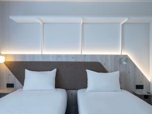 標準客房, 2 張單人床, 陽台 | 高級寢具、客房內保險箱、筆電工作空間、遮光布/窗簾