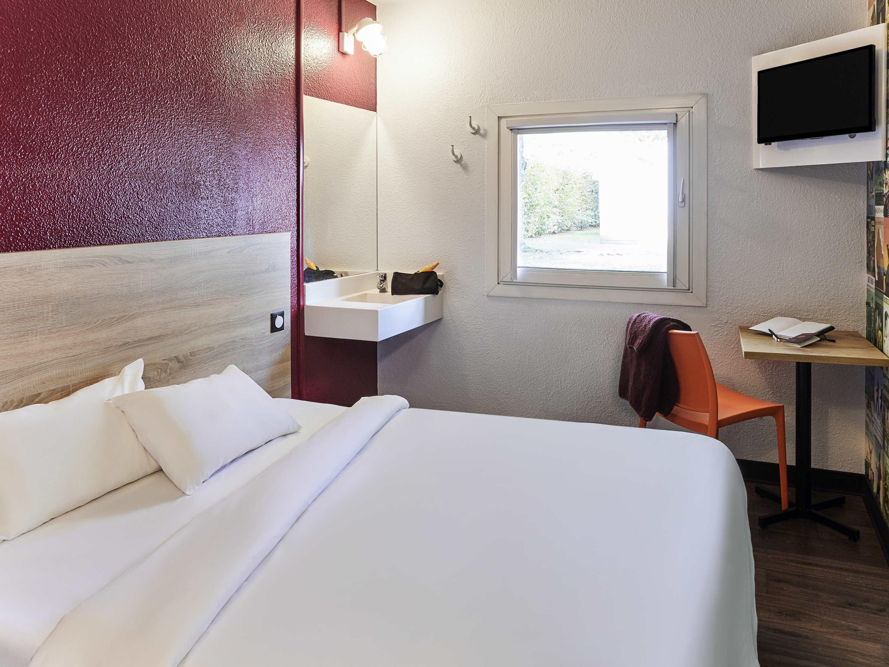 Room, 1 double bed (Tandem) | Laptop workspace, soundproofing, travel crib, WiFi (free)