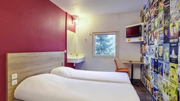 Room, 2 twin beds (Sidecar) | Espace de travail pour ordinateur portable, chambres insonorisées