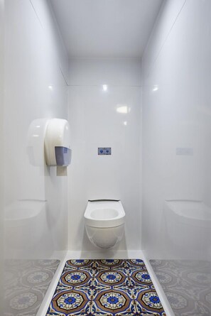 Room, 2 twin beds (Sidecar) | Baño compartido