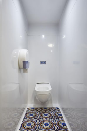 Room, 2 twin beds (Sidecar) | Baño compartido
