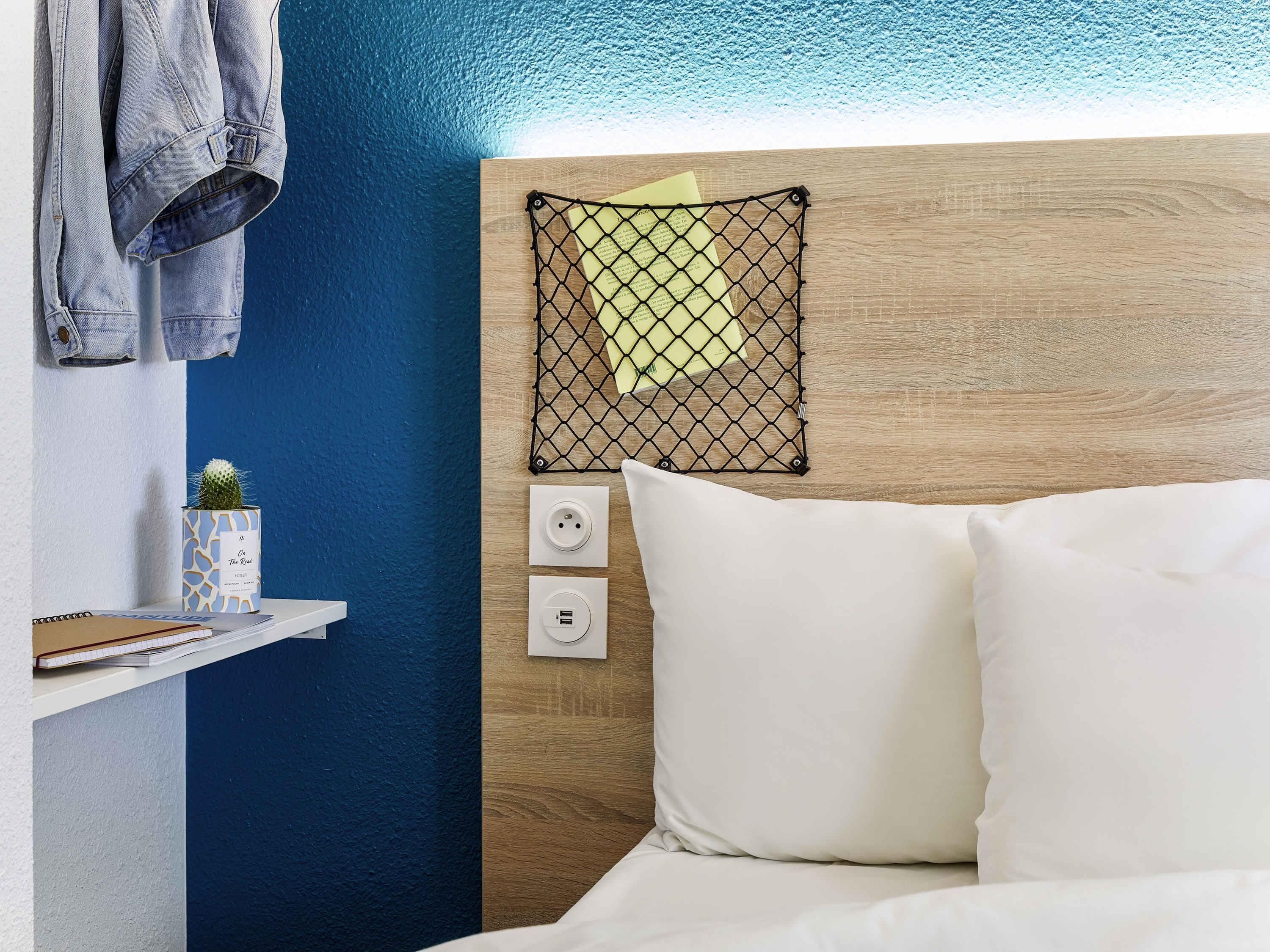 Laptop workspace, soundproofing, travel cot, free WiFi