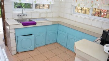 Kühlschrank, Mikrowelle, Ofen, Wasserkocher