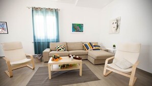A living room with a sofa, two armchairs, a coffee table, and a window with curtains. - Villa NELLA, relax and amazing view (Sicilia)