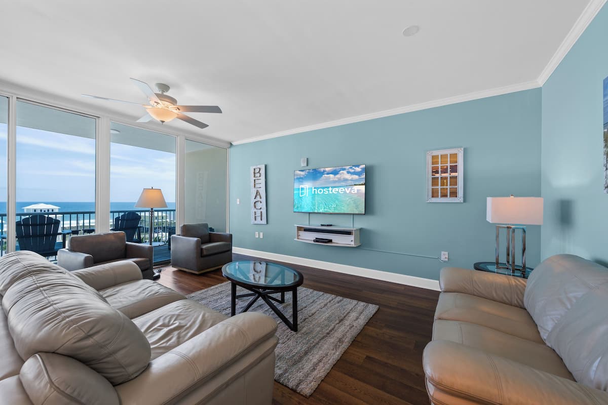 Apartamento Signature, 2 habitaciones, balcón, vistas a la playa | Sala de estar