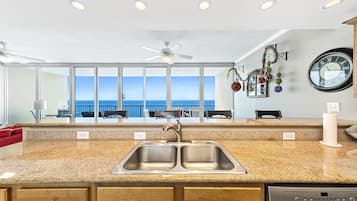 Signature Condo, 2 Bedrooms, Balcony, Ocean View | Private kitchen | Fridge, microwave, oven, stovetop