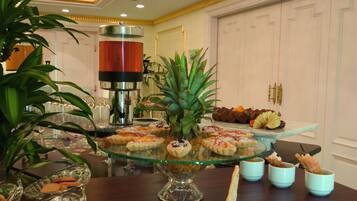Daily buffet breakfast (SAR 75 per person)