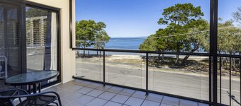 MODERN UNIT WITH PENTHOUSE VIEWS