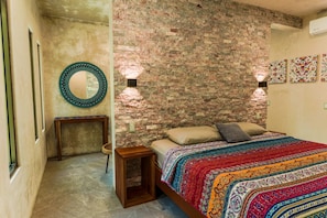 2 bedrooms, travel cot, WiFi, bed sheets