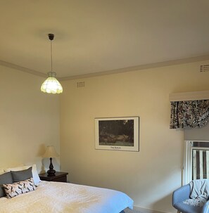 2 bedrooms, iron/ironing board, WiFi, bed sheets - Cosy 2BR cottage in the heart of Halls Gap. (Halls Gap)