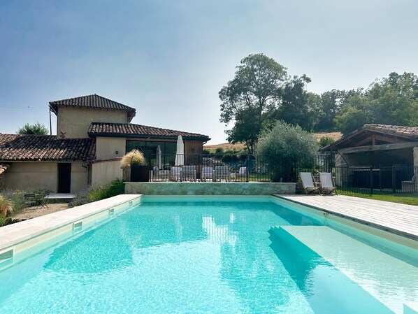 Front of property - BARBARENS maison d'hôtes (Castelnau-Barbarens)