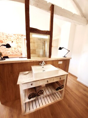 Superior Room, 1 Bedroom | Bathroom | Free toiletries, hair dryer - BARBARENS maison d'hôtes (Castelnau-Barbarens)