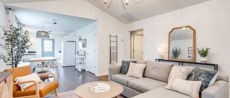 Smart TV, fireplace, books, stereo