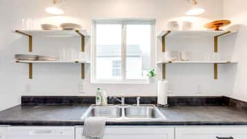 冰箱、微波炉、烤箱、炉灶