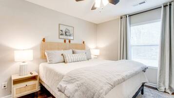 3 多间卧室、办公桌、熨斗/熨衣板、旅行婴儿床