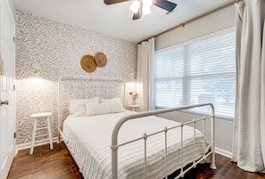 3 bedrooms, desk, iron/ironing board, travel cot