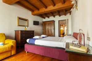 1 bedroom, iron/ironing board, free WiFi, bed sheets - Elegant apartment in an 18th-century historic building - 5 minutes to the Duomo! (Milano)