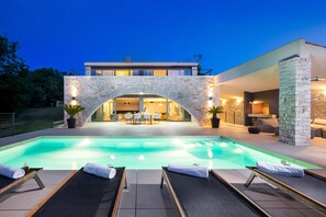 Piscine extérieure, piscine chauffée