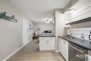 Fridge, microwave, oven, stovetop - Chelsea #250 xxxxxxx (Austin)