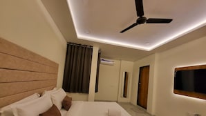Deluxe Room | Minibar, desk, laptop workspace, free WiFi
