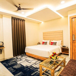 Minibar, desk, laptop workspace, free WiFi - The Havelock by Playsales (Indore)