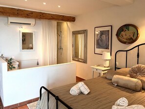 2 slaapkamers, een strijkplank/strijkijzer, wifi, beddengoed