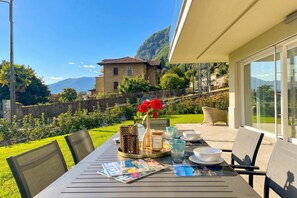 Appartamento familiare, camere multiple, 2 bagni (Modern House Apartment 1) | Ristorazione all'aperto