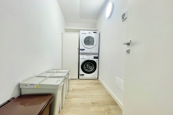 Family Apartment, Multiple Bedrooms, 2 Bathrooms, Beachside (Modern House Apartment 4) | Bathroom