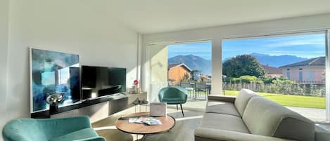 En 21-tommers TV med Parabol-TV