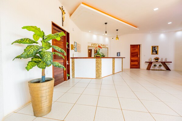 ฝ่ายต้อนรับ