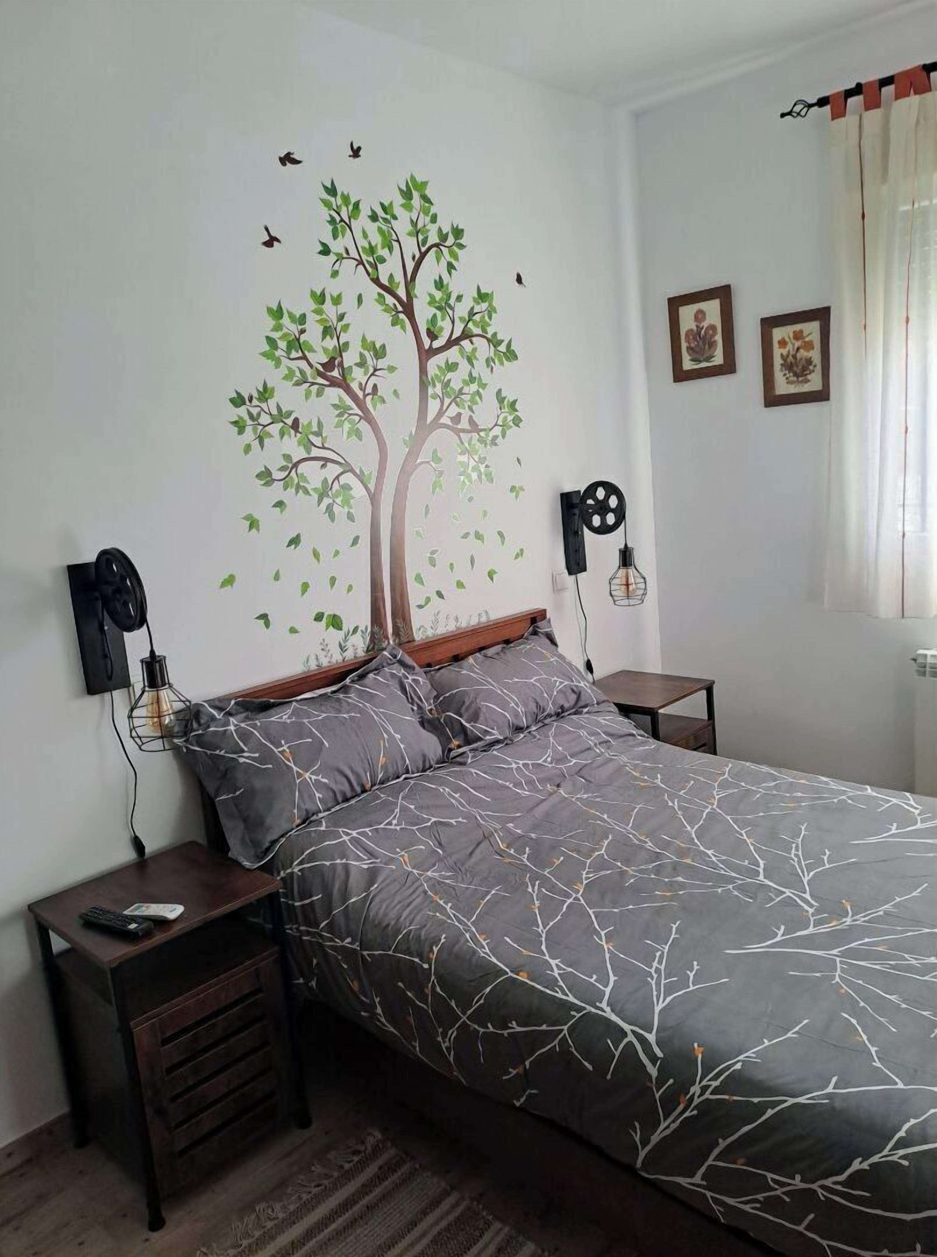 2 bedrooms, desk, iron/ironing board, travel crib