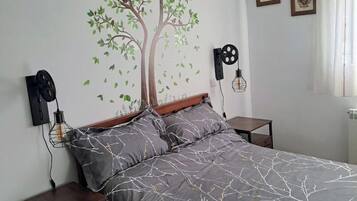 2 bedrooms, desk, iron/ironing board, travel crib