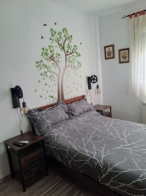 2 bedrooms, desk, iron/ironing board, travel cot
