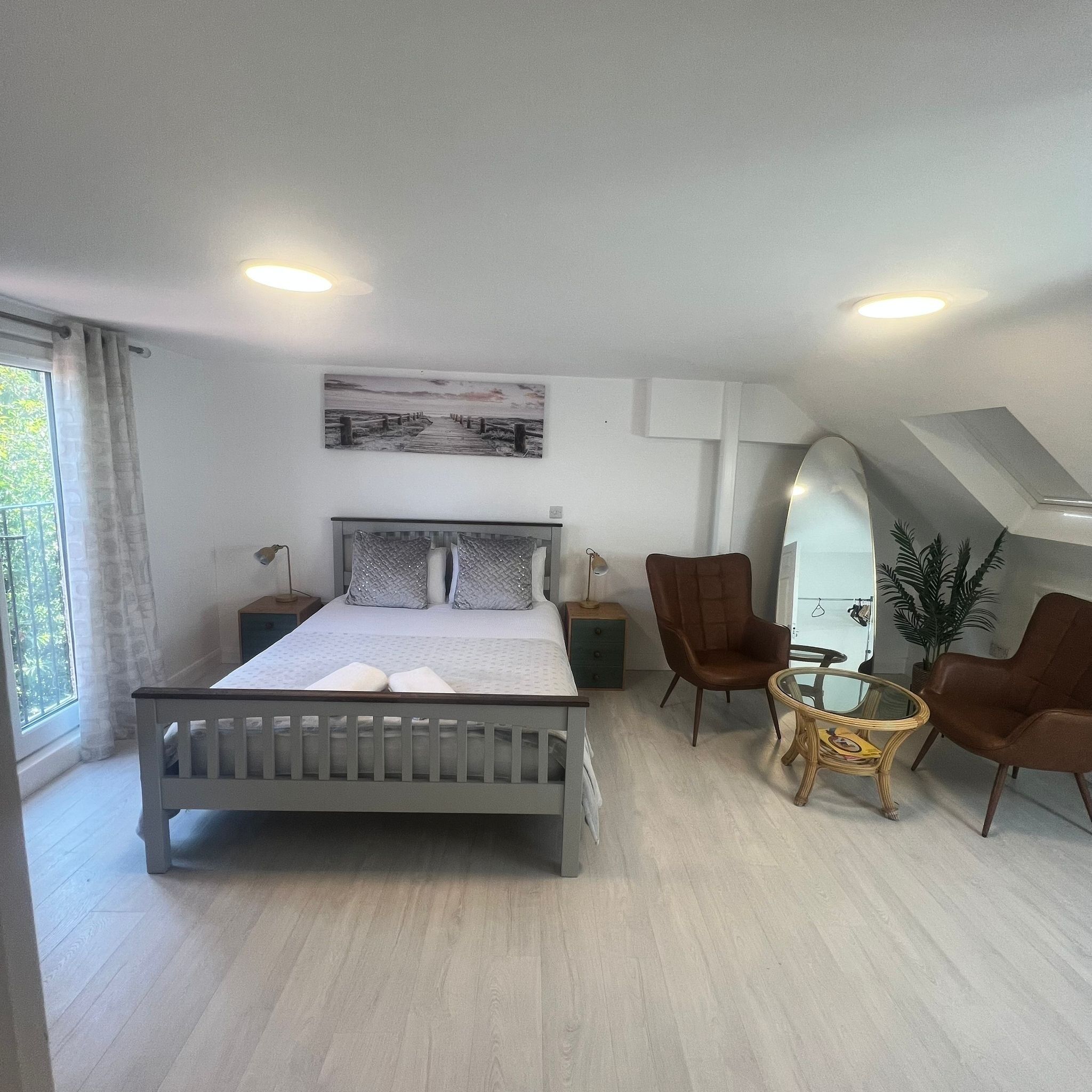 6 bedrooms, iron/ironing board, free WiFi