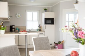 Køleskab, mikrobølgeovn, ovn, kogeplade